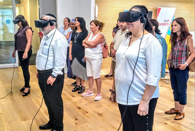 מגדל העמק: משלחת אנשי מקצוע ביקרה במעבדת חדשנות לאזרחים וותיקים